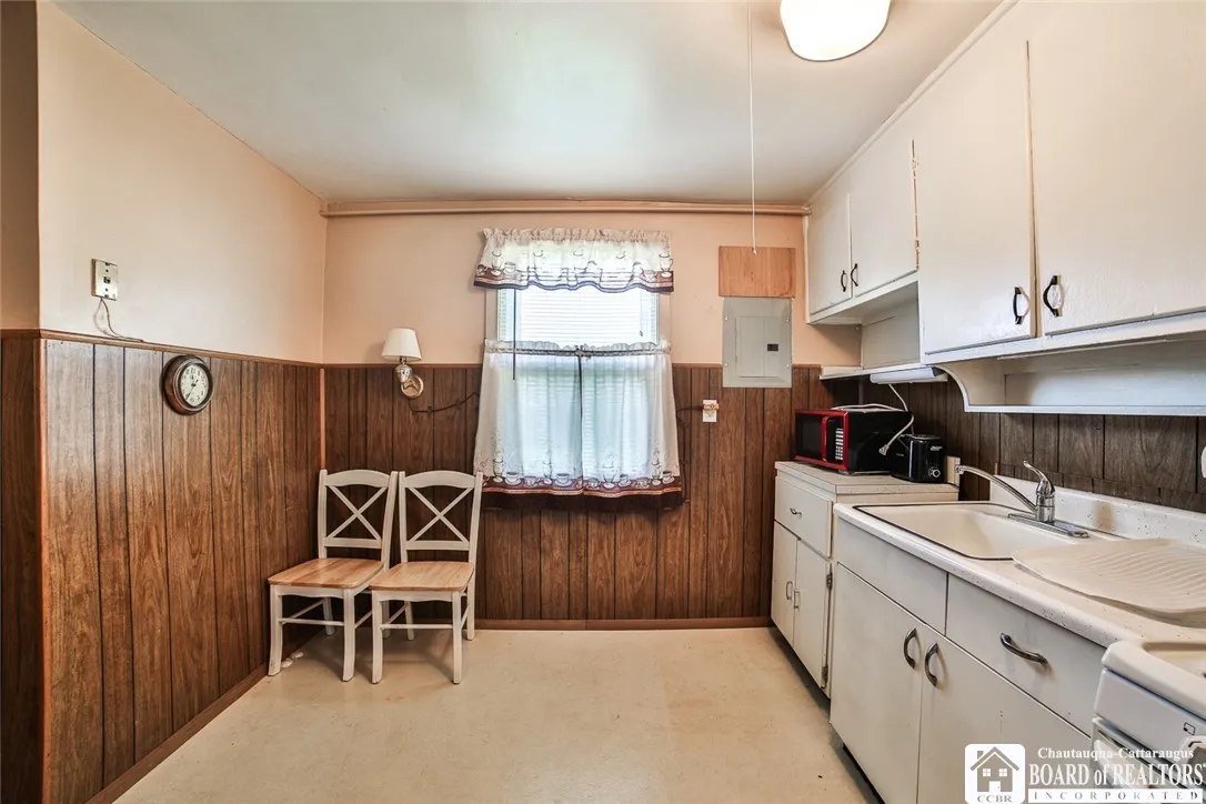 6 Balzac Court 2, Tonawanda-town, New York 14150, Tonawanda, New York 14150, 4 Bedrooms Bedrooms, ,2 BathroomsBathrooms,Residential,For Sale,6 Balzac Court 2, Tonawanda-town, New York 14150,0,R1605527