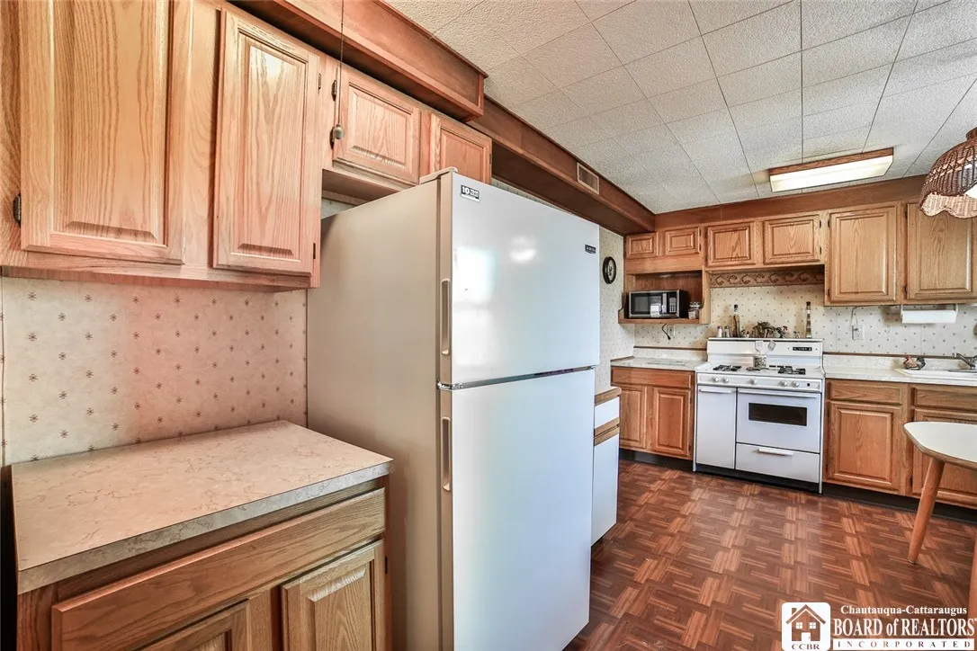6 Balzac Court 2, Tonawanda-town, New York 14150, Tonawanda, New York 14150, 4 Bedrooms Bedrooms, ,2 BathroomsBathrooms,Residential,For Sale,6 Balzac Court 2, Tonawanda-town, New York 14150,0,R1605527