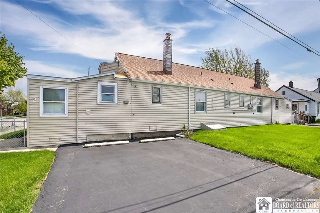 6 Balzac Court 2, Tonawanda-town, New York 14150, Tonawanda, New York 14150, 4 Bedrooms Bedrooms, ,2 BathroomsBathrooms,Residential,For Sale,6 Balzac Court 2, Tonawanda-town, New York 14150,0,R1605527