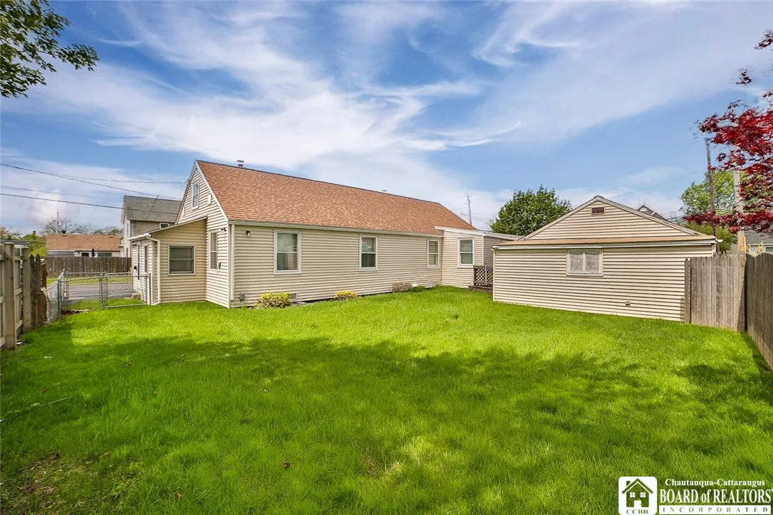 6 Balzac Court 2, Tonawanda-town, New York 14150, Tonawanda, New York 14150, 4 Bedrooms Bedrooms, ,2 BathroomsBathrooms,Residential,For Sale,6 Balzac Court 2, Tonawanda-town, New York 14150,0,R1605527