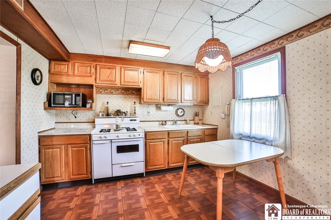 6 Balzac Court 2, Tonawanda-town, New York 14150, Tonawanda, New York 14150, 4 Bedrooms Bedrooms, ,2 BathroomsBathrooms,Residential,For Sale,6 Balzac Court 2, Tonawanda-town, New York 14150,0,R1605527