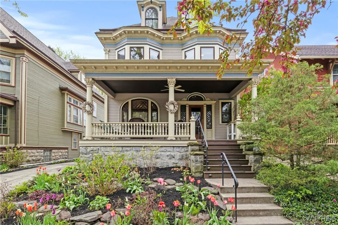152 Saint James Place, Buffalo, New York 14222, Buffalo, New York 14222, 4 Bedrooms Bedrooms, 9 Rooms Rooms,2 BathroomsBathrooms,Residential,Closed,152 Saint James Place, Buffalo, New York 14222,0,B1605313