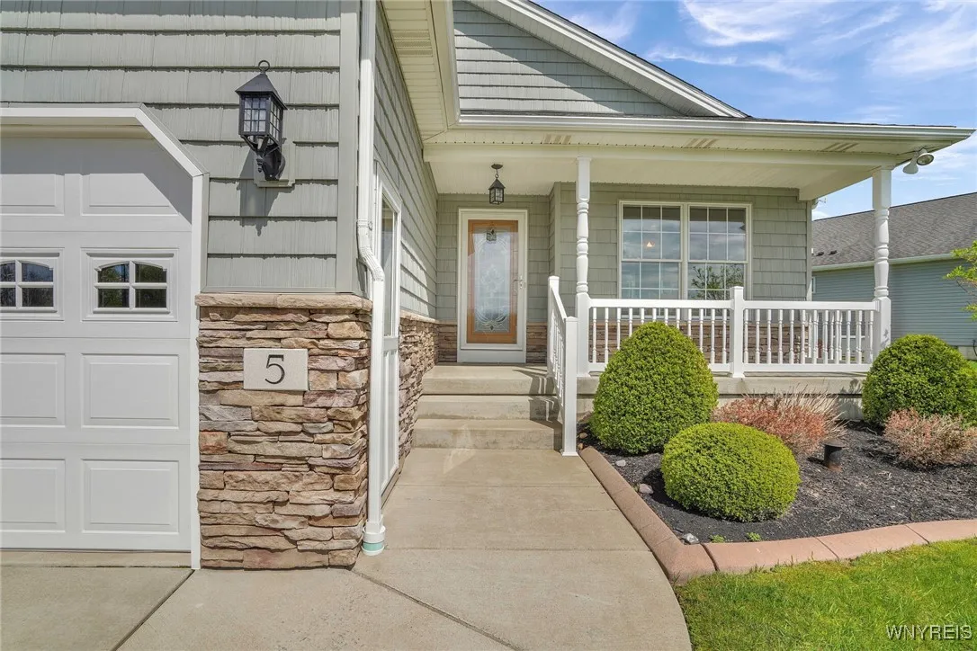 4740 Parker Road 5, Hamburg, New York 14075, Hamburg, New York 14075, 2 Bedrooms Bedrooms, 5 Rooms Rooms,2 BathroomsBathrooms,Residential,Closed,4740 Parker Road 5, Hamburg, New York 14075,0,B1604708