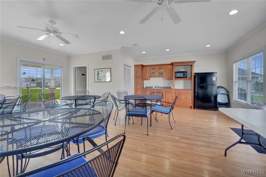 4740 Parker Road 5, Hamburg, New York 14075, Hamburg, New York 14075, 2 Bedrooms Bedrooms, 5 Rooms Rooms,2 BathroomsBathrooms,Residential,Closed,4740 Parker Road 5, Hamburg, New York 14075,0,B1604708