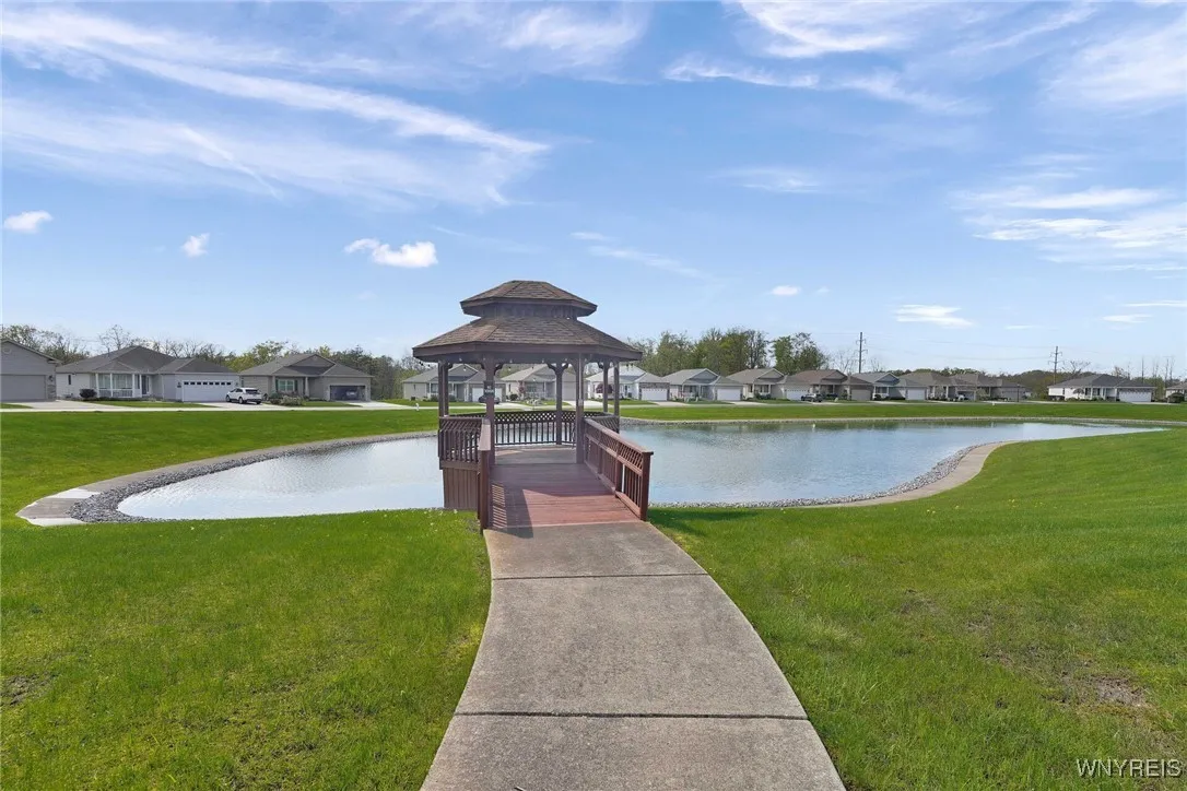 4740 Parker Road 5, Hamburg, New York 14075, Hamburg, New York 14075, 2 Bedrooms Bedrooms, 5 Rooms Rooms,2 BathroomsBathrooms,Residential,Closed,4740 Parker Road 5, Hamburg, New York 14075,0,B1604708