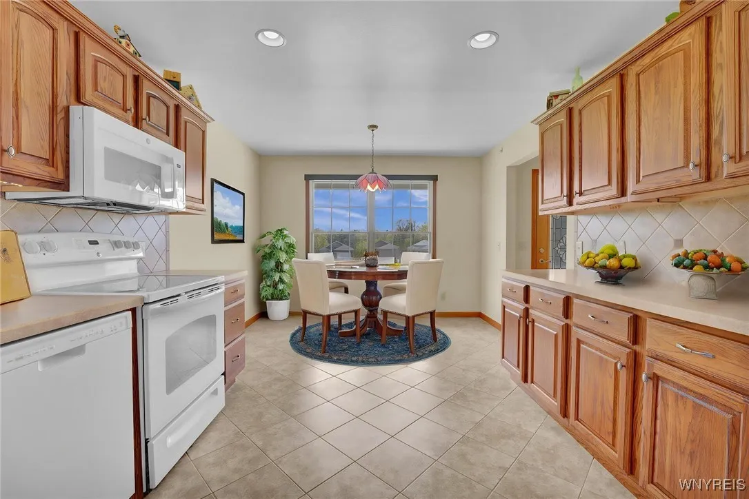 4740 Parker Road 5, Hamburg, New York 14075, Hamburg, New York 14075, 2 Bedrooms Bedrooms, 5 Rooms Rooms,2 BathroomsBathrooms,Residential,Closed,4740 Parker Road 5, Hamburg, New York 14075,0,B1604708