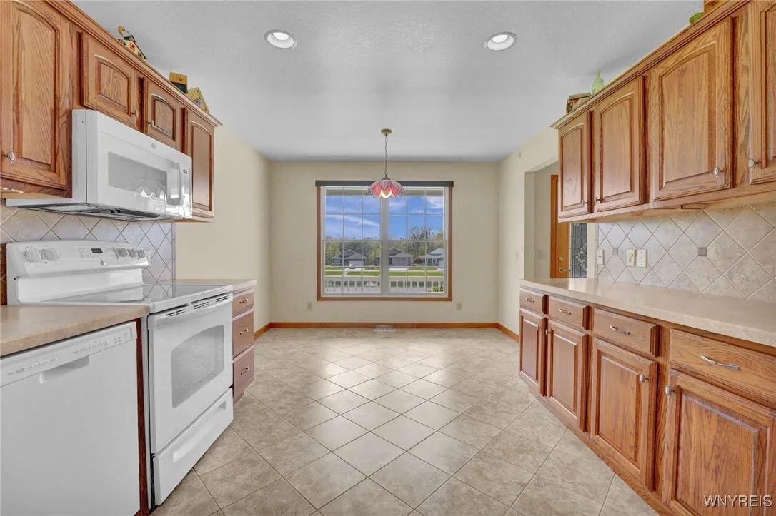 4740 Parker Road 5, Hamburg, New York 14075, Hamburg, New York 14075, 2 Bedrooms Bedrooms, 5 Rooms Rooms,2 BathroomsBathrooms,Residential,Closed,4740 Parker Road 5, Hamburg, New York 14075,0,B1604708