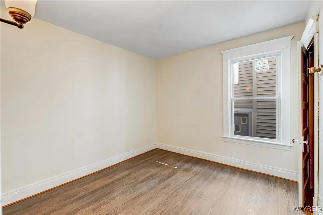 11 Otis Place, Buffalo, New York 14209, Buffalo, New York 14209, 6 Bedrooms Bedrooms, ,2 BathroomsBathrooms,Residential,Closed,11 Otis Place, Buffalo, New York 14209,B1605348