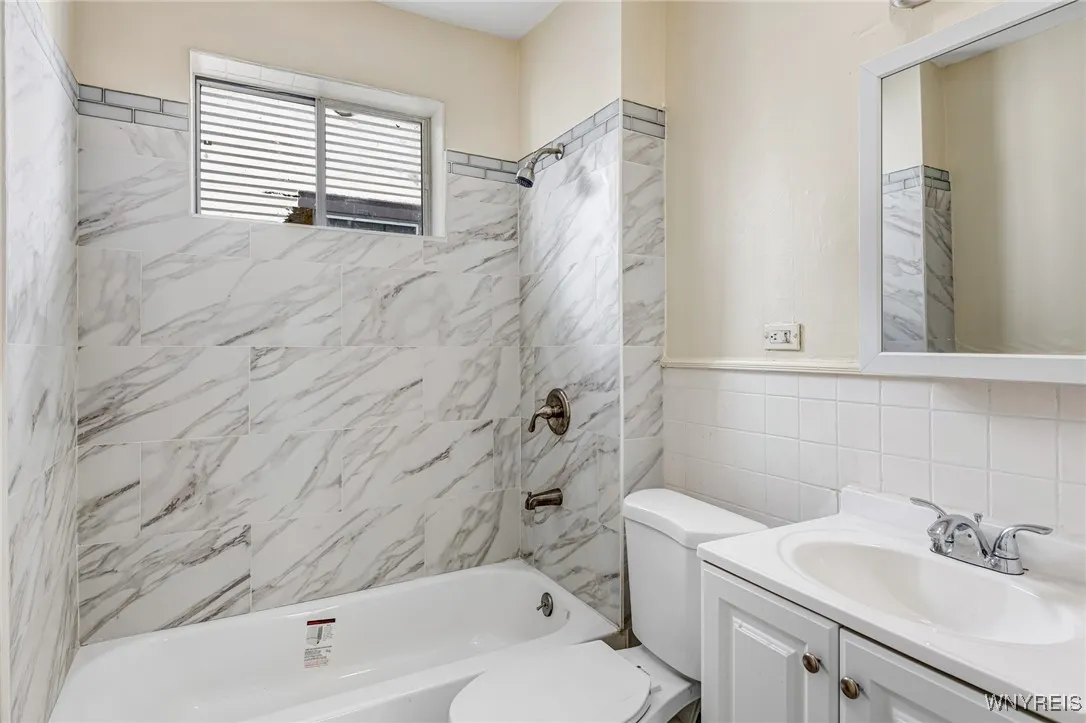 11 Otis Place, Buffalo, New York 14209, Buffalo, New York 14209, 6 Bedrooms Bedrooms, ,2 BathroomsBathrooms,Residential,Closed,11 Otis Place, Buffalo, New York 14209,B1605348