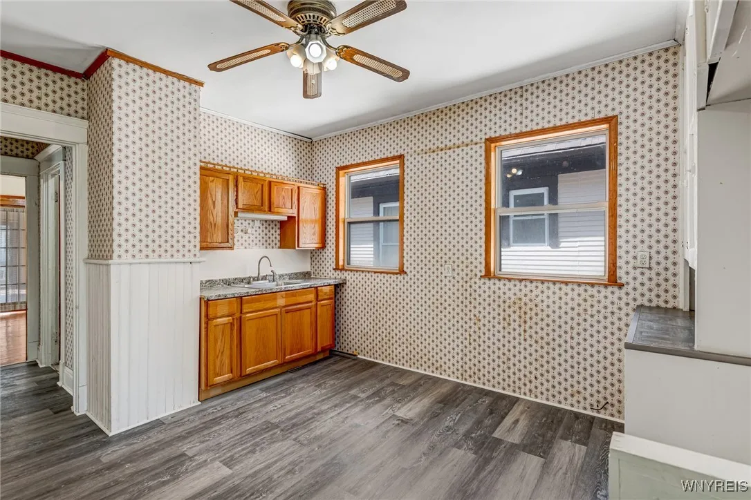 11 Otis Place, Buffalo, New York 14209, Buffalo, New York 14209, 6 Bedrooms Bedrooms, ,2 BathroomsBathrooms,Residential,Closed,11 Otis Place, Buffalo, New York 14209,B1605348