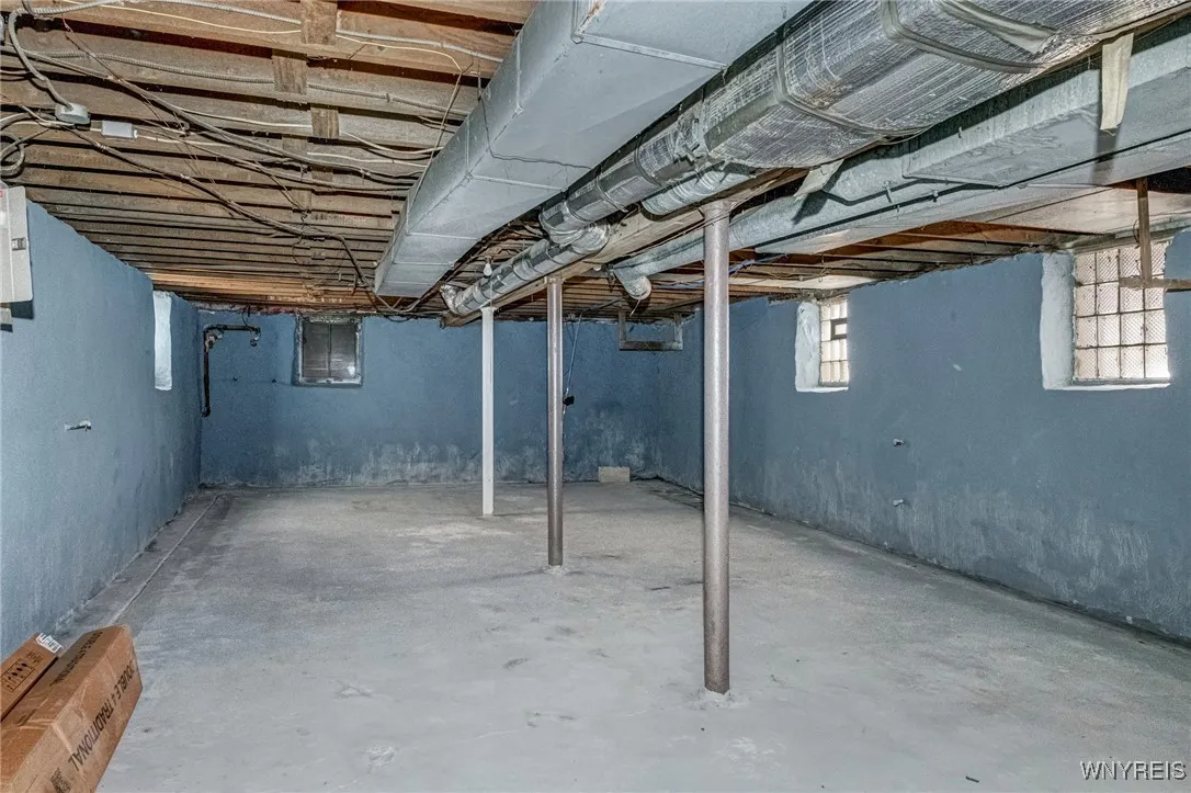11 Otis Place, Buffalo, New York 14209, Buffalo, New York 14209, 6 Bedrooms Bedrooms, ,2 BathroomsBathrooms,Residential,Closed,11 Otis Place, Buffalo, New York 14209,B1605348
