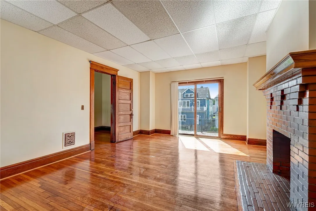 11 Otis Place, Buffalo, New York 14209, Buffalo, New York 14209, 6 Bedrooms Bedrooms, ,2 BathroomsBathrooms,Residential,Closed,11 Otis Place, Buffalo, New York 14209,B1605348