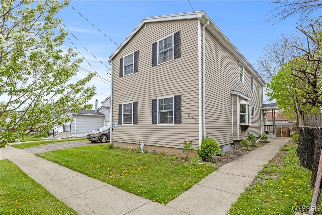 220 Clover Place, Cheektowaga, New York 14225, Cheektowaga, New York 14225, 5 Bedrooms Bedrooms, ,3 BathroomsBathrooms,Residential,Closed,220 Clover Place, Cheektowaga, New York 14225,0,B1605677