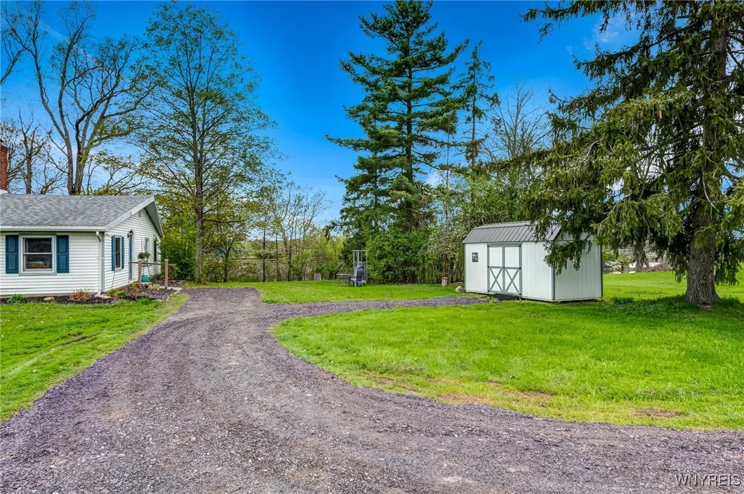 3179 West River Road, Grand Island, New York 14072, Grand Island, New York 14072, 4 Bedrooms Bedrooms, 14 Rooms Rooms,2 BathroomsBathrooms,Residential,For Sale,3179 West River Road, Grand Island, New York 14072,B1605610