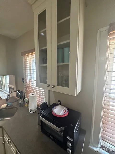 637 West Delavan Avenue, Buffalo, New York 14222, Buffalo, New York 14222, 3 Bedrooms Bedrooms, 6 Rooms Rooms,1 BathroomBathrooms,Residential Lease,Closed,637 West Delavan Avenue, Buffalo, New York 14222,B1605807
