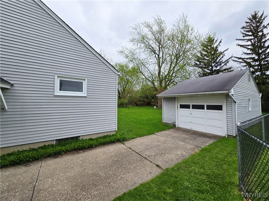 Detached Garage