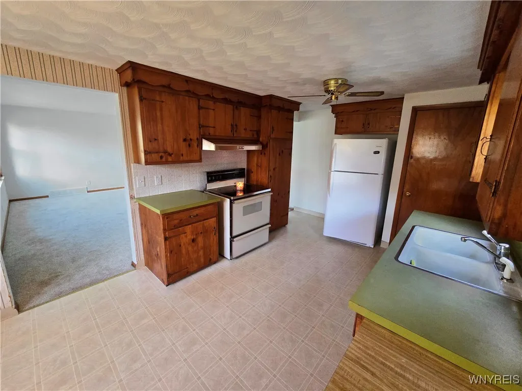 Kitchen & Living room
