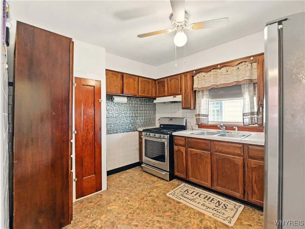 8 Pendennis Place, Cheektowaga, New York 14225, Cheektowaga, New York 14225, 4 Bedrooms Bedrooms, 6 Rooms Rooms,1 BathroomBathrooms,Residential,Closed,8 Pendennis Place, Cheektowaga, New York 14225,0,B1605731