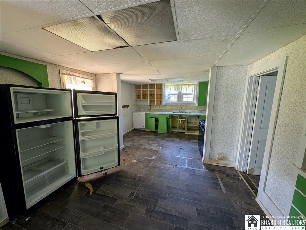 Kitchen with dining area
