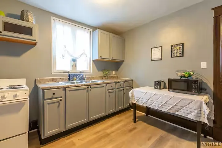 1970 Whitney Avenue, Niagara Falls, New York 14301, Niagara Falls, New York 14301, 3 Bedrooms Bedrooms, ,2 BathroomsBathrooms,Residential,Closed,1970 Whitney Avenue, Niagara Falls, New York 14301,0,B1605953