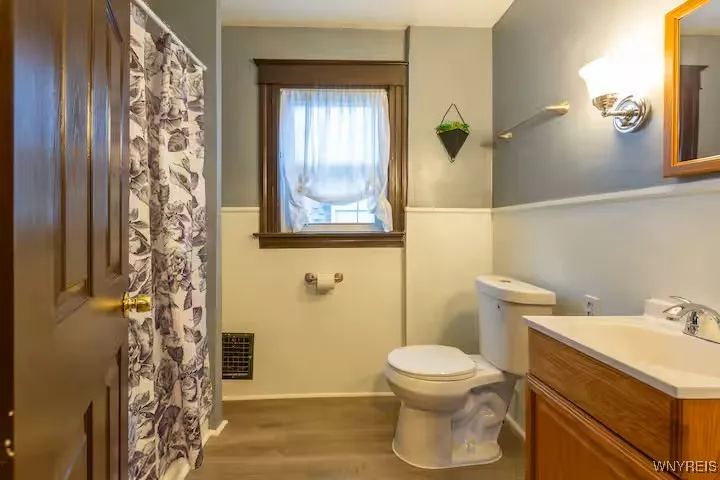 1970 Whitney Avenue, Niagara Falls, New York 14301, Niagara Falls, New York 14301, 3 Bedrooms Bedrooms, ,2 BathroomsBathrooms,Residential,Closed,1970 Whitney Avenue, Niagara Falls, New York 14301,0,B1605953