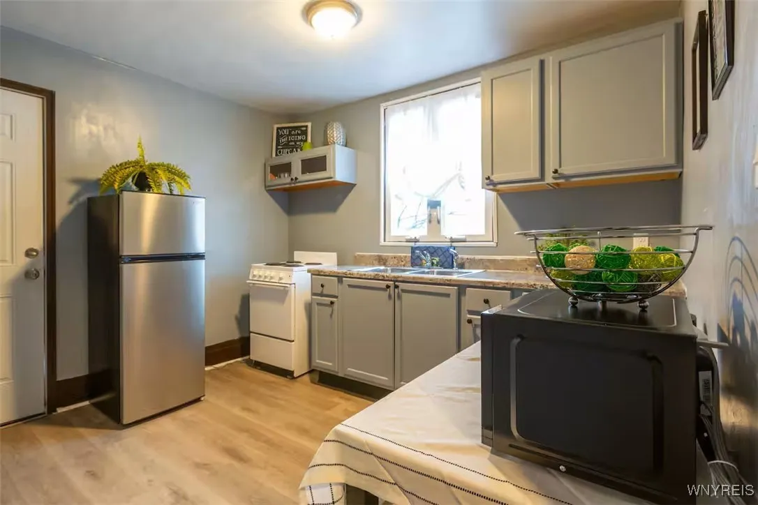 1970 Whitney Avenue, Niagara Falls, New York 14301, Niagara Falls, New York 14301, 3 Bedrooms Bedrooms, ,2 BathroomsBathrooms,Residential,Closed,1970 Whitney Avenue, Niagara Falls, New York 14301,0,B1605953