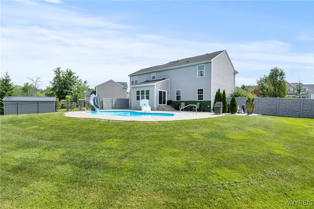 5042 Woodway Court, Hamburg, New York 14075, Hamburg, New York 14075, 4 Bedrooms Bedrooms, 11 Rooms Rooms,2 BathroomsBathrooms,Residential,For Sale,5042 Woodway Court, Hamburg, New York 14075,B1605900
