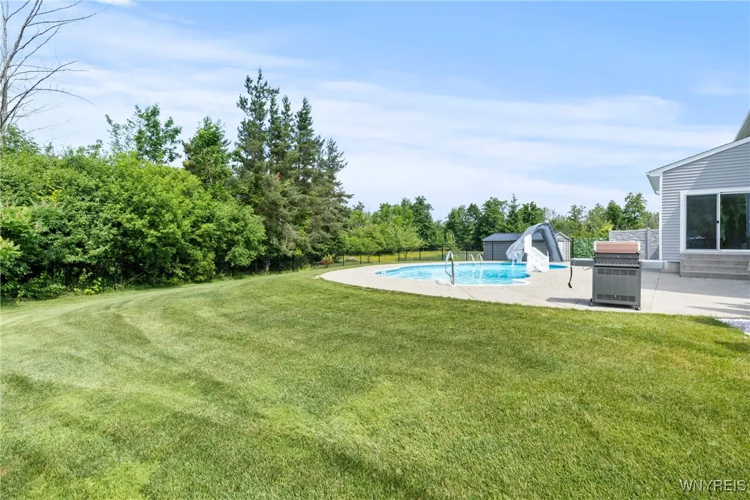 5042 Woodway Court, Hamburg, New York 14075, Hamburg, New York 14075, 4 Bedrooms Bedrooms, 11 Rooms Rooms,2 BathroomsBathrooms,Residential,For Sale,5042 Woodway Court, Hamburg, New York 14075,B1605900
