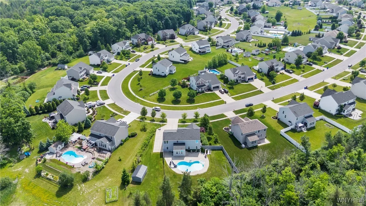 5042 Woodway Court, Hamburg, New York 14075, Hamburg, New York 14075, 4 Bedrooms Bedrooms, 11 Rooms Rooms,2 BathroomsBathrooms,Residential,For Sale,5042 Woodway Court, Hamburg, New York 14075,B1605900