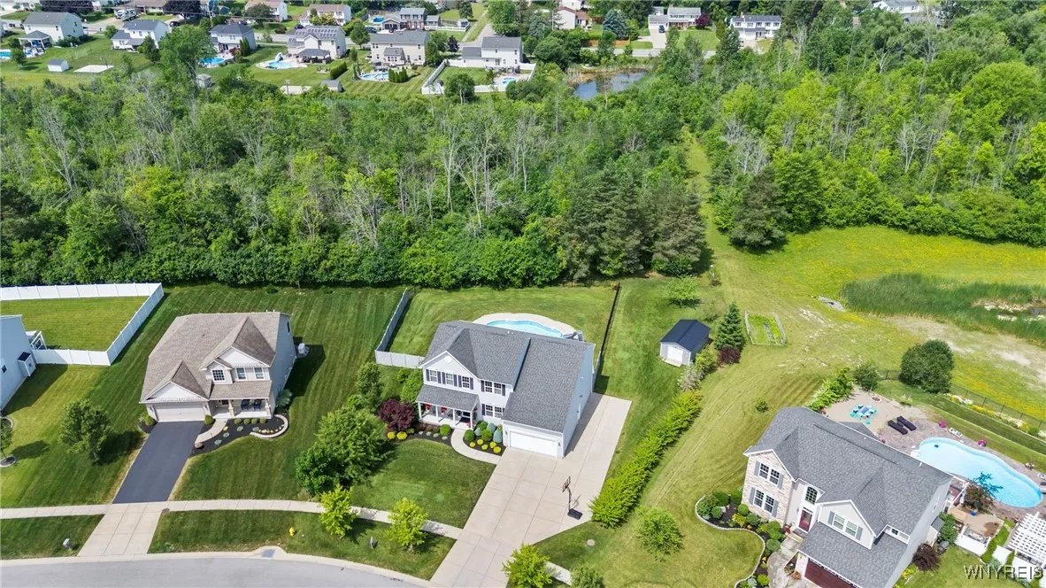 5042 Woodway Court, Hamburg, New York 14075, Hamburg, New York 14075, 4 Bedrooms Bedrooms, 11 Rooms Rooms,2 BathroomsBathrooms,Residential,For Sale,5042 Woodway Court, Hamburg, New York 14075,B1605900