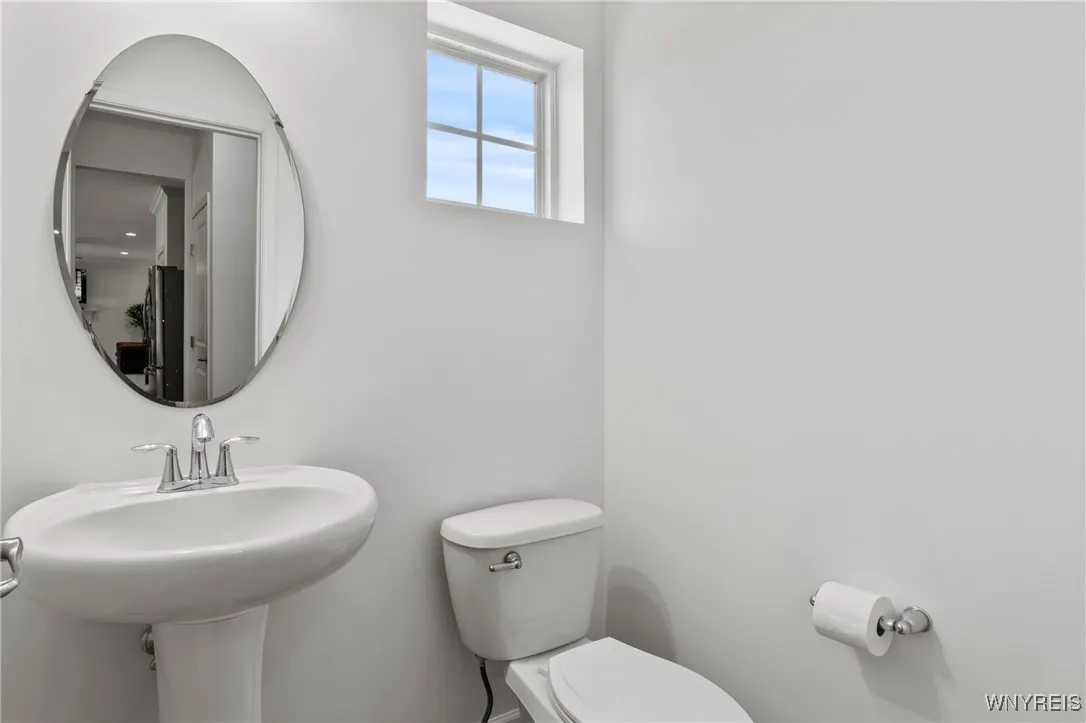 5042 Woodway Court, Hamburg, New York 14075, Hamburg, New York 14075, 4 Bedrooms Bedrooms, 11 Rooms Rooms,2 BathroomsBathrooms,Residential,For Sale,5042 Woodway Court, Hamburg, New York 14075,B1605900