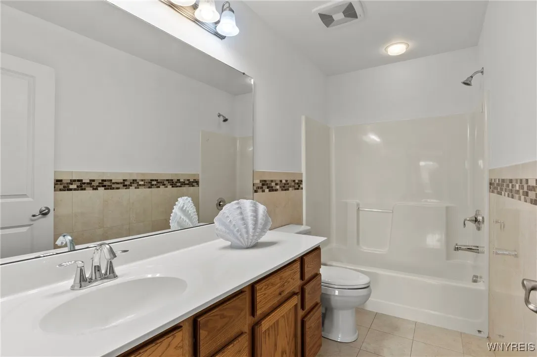 5042 Woodway Court, Hamburg, New York 14075, Hamburg, New York 14075, 4 Bedrooms Bedrooms, 11 Rooms Rooms,2 BathroomsBathrooms,Residential,For Sale,5042 Woodway Court, Hamburg, New York 14075,B1605900
