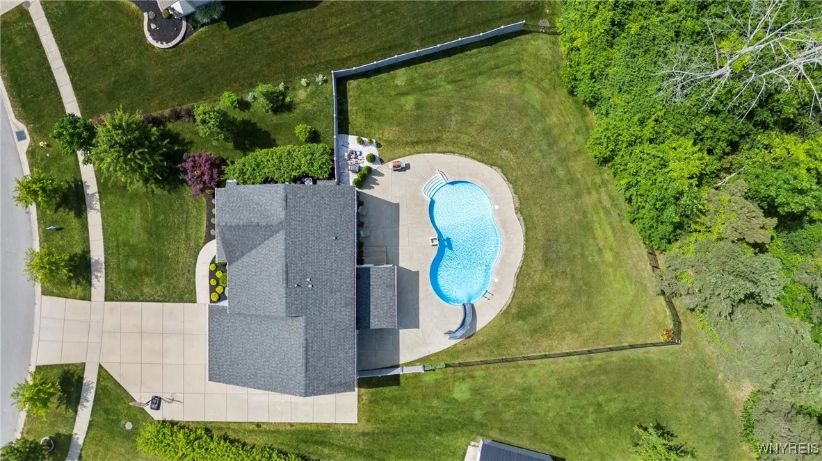 5042 Woodway Court, Hamburg, New York 14075, Hamburg, New York 14075, 4 Bedrooms Bedrooms, 11 Rooms Rooms,2 BathroomsBathrooms,Residential,For Sale,5042 Woodway Court, Hamburg, New York 14075,B1605900