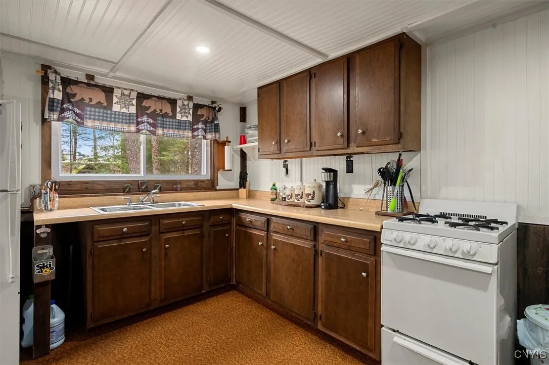 105 Longview Road E, Webb, New York 13420, Webb, New York 13420, 3 Bedrooms Bedrooms, 8 Rooms Rooms,1 BathroomBathrooms,Residential,For Sale,105 Longview Road E, Webb, New York 13420,0,S1604937