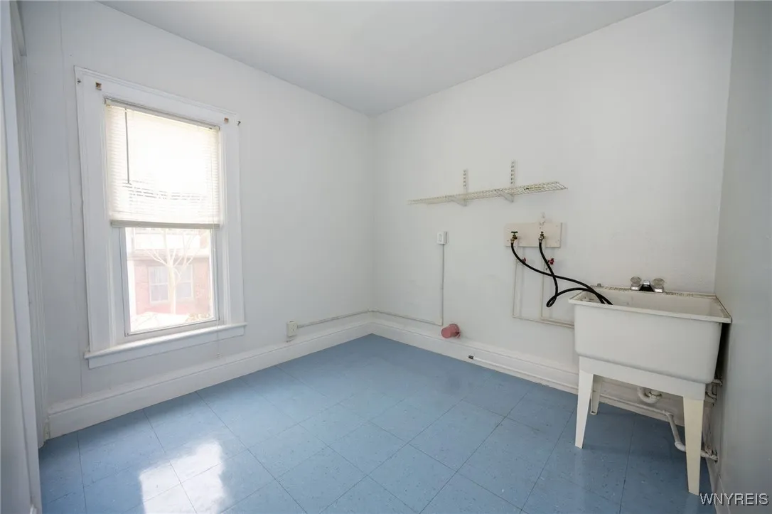 15 Teresa Place, Buffalo, New York 14210, Buffalo, New York 14210, 6 Bedrooms Bedrooms, ,2 BathroomsBathrooms,Residential,Closed,15 Teresa Place, Buffalo, New York 14210,0,B1606023