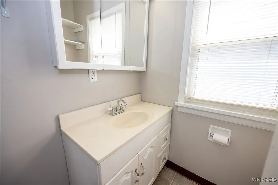15 Teresa Place, Buffalo, New York 14210, Buffalo, New York 14210, 6 Bedrooms Bedrooms, ,2 BathroomsBathrooms,Residential,Closed,15 Teresa Place, Buffalo, New York 14210,0,B1606023