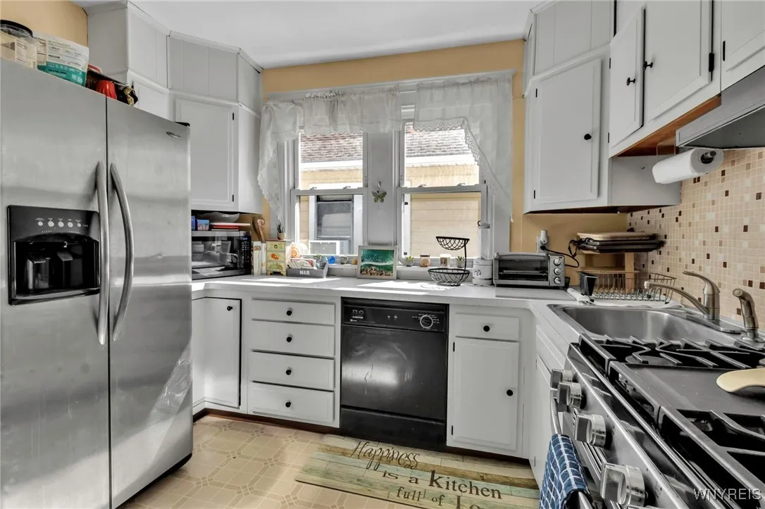 14 Stratford Road, Buffalo, New York 14216, Buffalo, New York 14216, 6 Bedrooms Bedrooms, ,2 BathroomsBathrooms,Residential,Closed,14 Stratford Road, Buffalo, New York 14216,0,B1606064