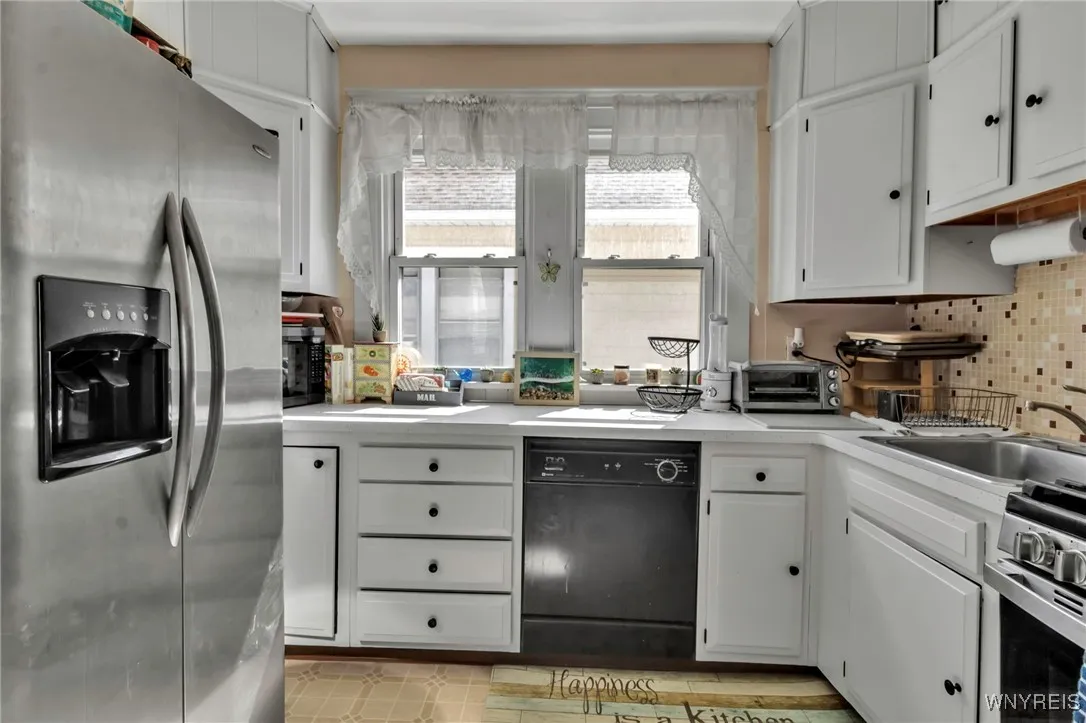 14 Stratford Road, Buffalo, New York 14216, Buffalo, New York 14216, 6 Bedrooms Bedrooms, ,2 BathroomsBathrooms,Residential,Closed,14 Stratford Road, Buffalo, New York 14216,0,B1606064