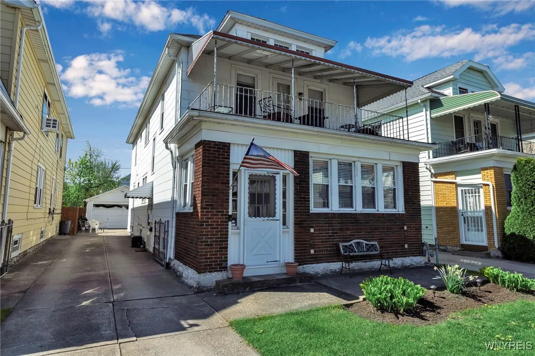 14 Stratford Road, Buffalo, New York 14216, Buffalo, New York 14216, 6 Bedrooms Bedrooms, ,2 BathroomsBathrooms,Residential,Closed,14 Stratford Road, Buffalo, New York 14216,0,B1606064