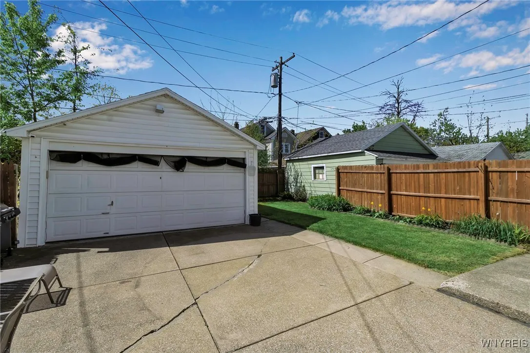 14 Stratford Road, Buffalo, New York 14216, Buffalo, New York 14216, 6 Bedrooms Bedrooms, ,2 BathroomsBathrooms,Residential,Closed,14 Stratford Road, Buffalo, New York 14216,0,B1606064