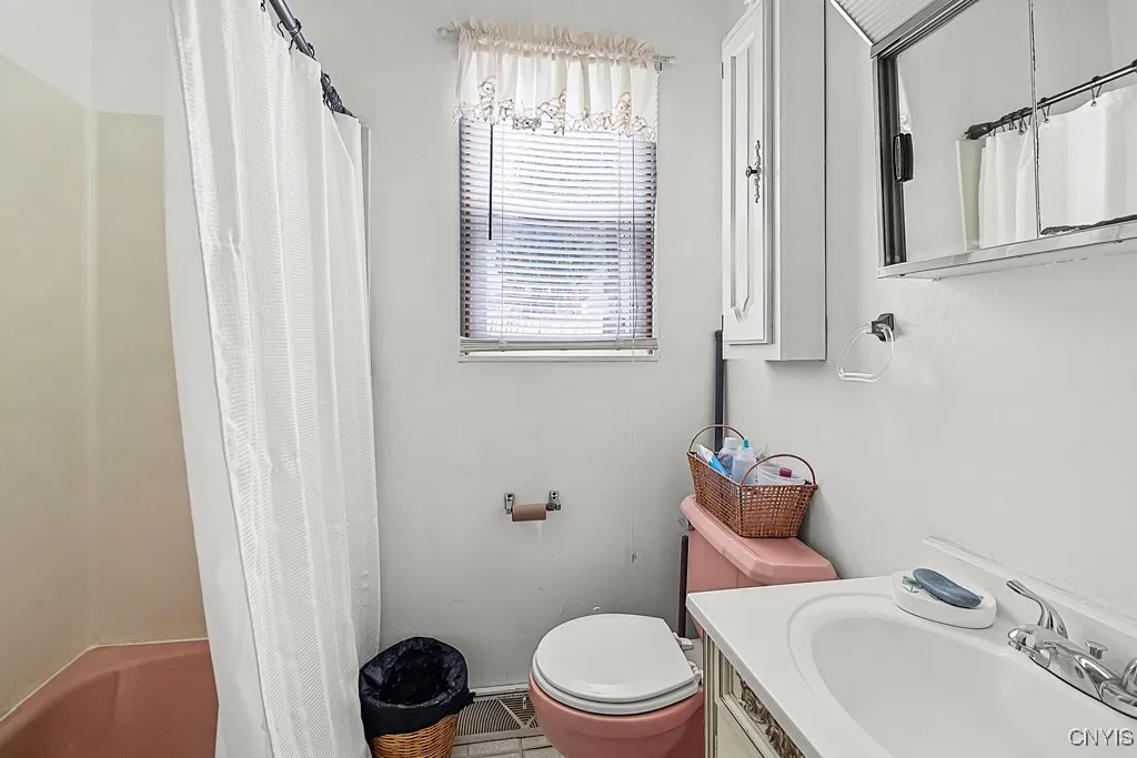60 Leslie Avenue, Utica, New York 13501, Utica, New York 13501, 3 Bedrooms Bedrooms, 5 Rooms Rooms,2 BathroomsBathrooms,Residential,Closed,60 Leslie Avenue, Utica, New York 13501,S1605595