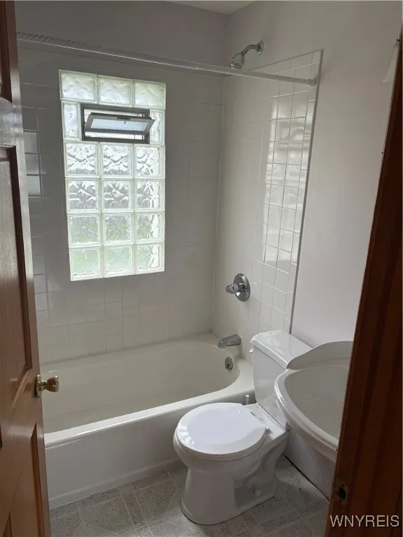 48 Payne Avenue, Buffalo, New York 14220, Buffalo, New York 14220, 6 Bedrooms Bedrooms, ,2 BathroomsBathrooms,Residential,For Sale,48 Payne Avenue, Buffalo, New York 14220,B1605723