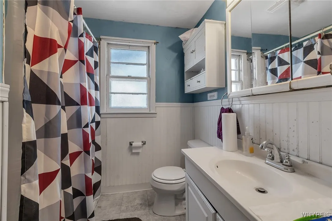 20 Hawthorne Avenue, Tonawanda-town, New York 1422, Tonawanda, New York 14223, 6 Bedrooms Bedrooms, ,2 BathroomsBathrooms,Residential,Closed,20 Hawthorne Avenue, Tonawanda-town, New York 1422,B1604870