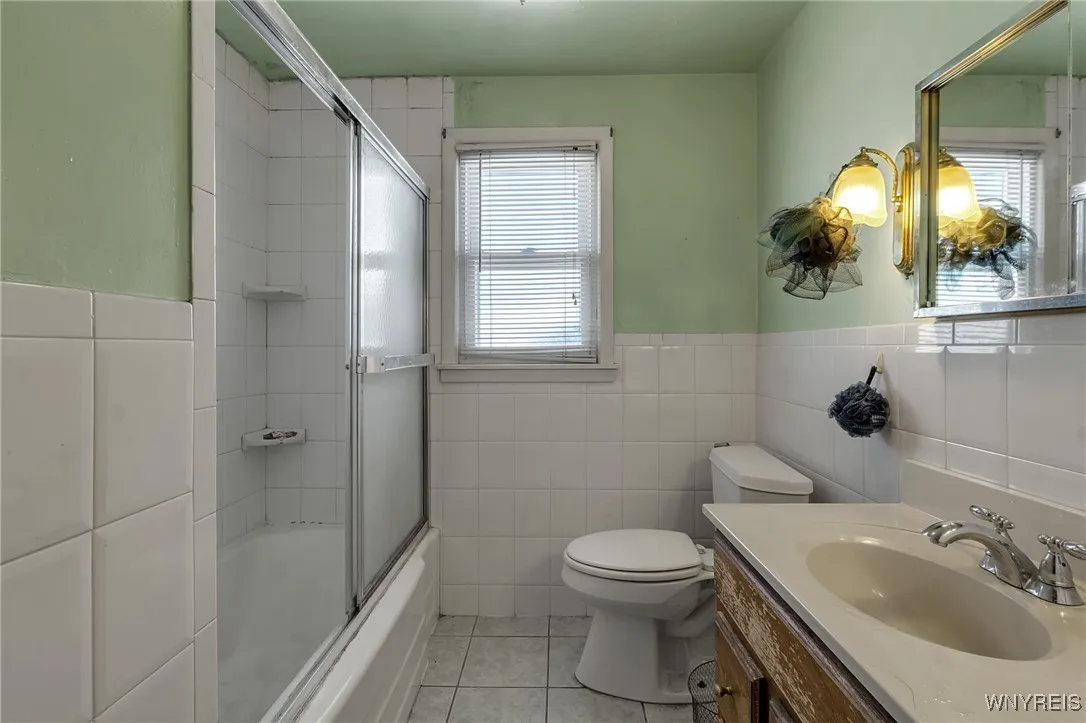 20 Hawthorne Avenue, Tonawanda-town, New York 1422, Tonawanda, New York 14223, 6 Bedrooms Bedrooms, ,2 BathroomsBathrooms,Residential,Closed,20 Hawthorne Avenue, Tonawanda-town, New York 1422,B1604870