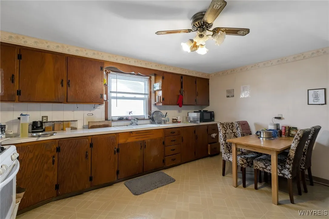 20 Hawthorne Avenue, Tonawanda-town, New York 1422, Tonawanda, New York 14223, 6 Bedrooms Bedrooms, ,2 BathroomsBathrooms,Residential,Closed,20 Hawthorne Avenue, Tonawanda-town, New York 1422,B1604870