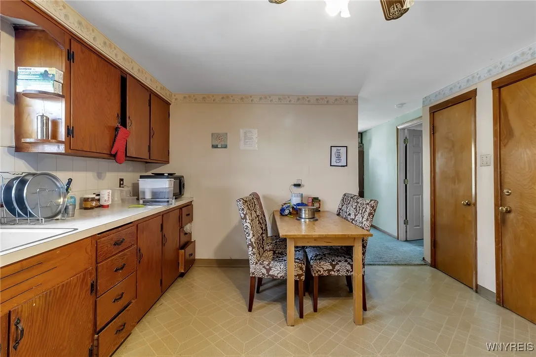 20 Hawthorne Avenue, Tonawanda-town, New York 1422, Tonawanda, New York 14223, 6 Bedrooms Bedrooms, ,2 BathroomsBathrooms,Residential,Closed,20 Hawthorne Avenue, Tonawanda-town, New York 1422,B1604870
