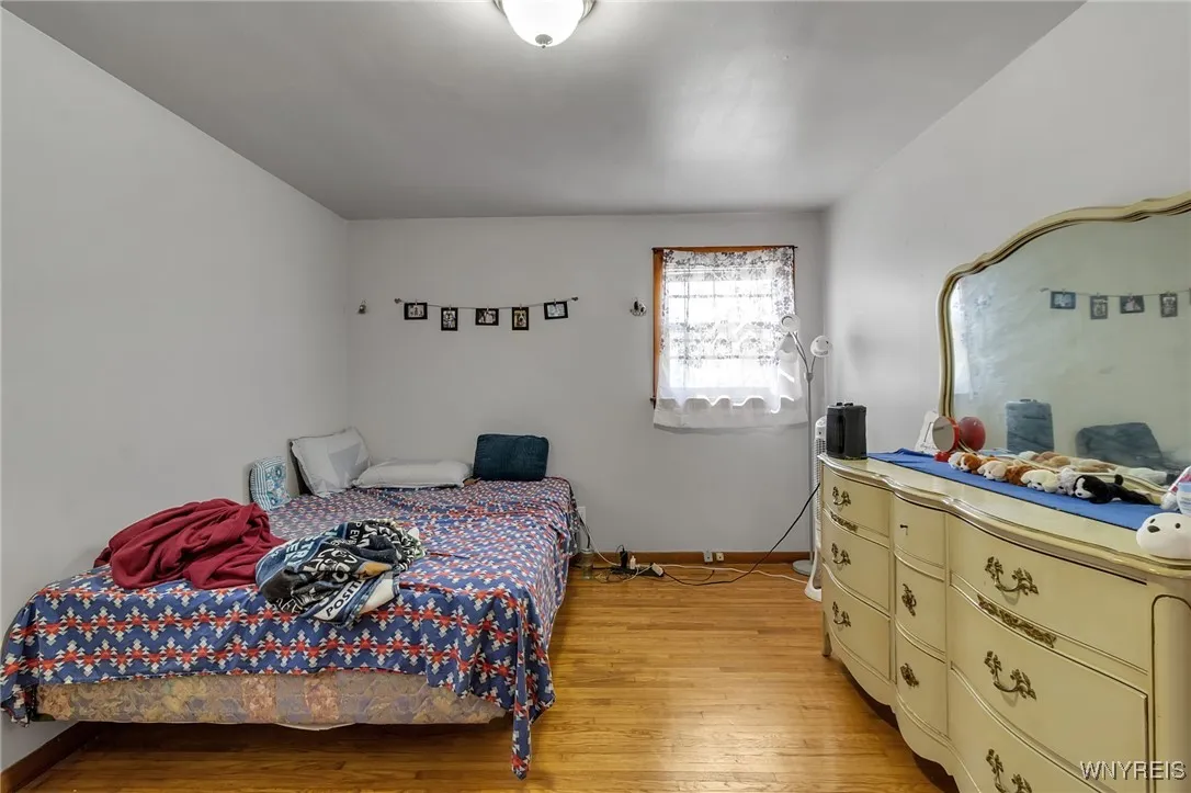 20 Hawthorne Avenue, Tonawanda-town, New York 1422, Tonawanda, New York 14223, 6 Bedrooms Bedrooms, ,2 BathroomsBathrooms,Residential,Closed,20 Hawthorne Avenue, Tonawanda-town, New York 1422,B1604870
