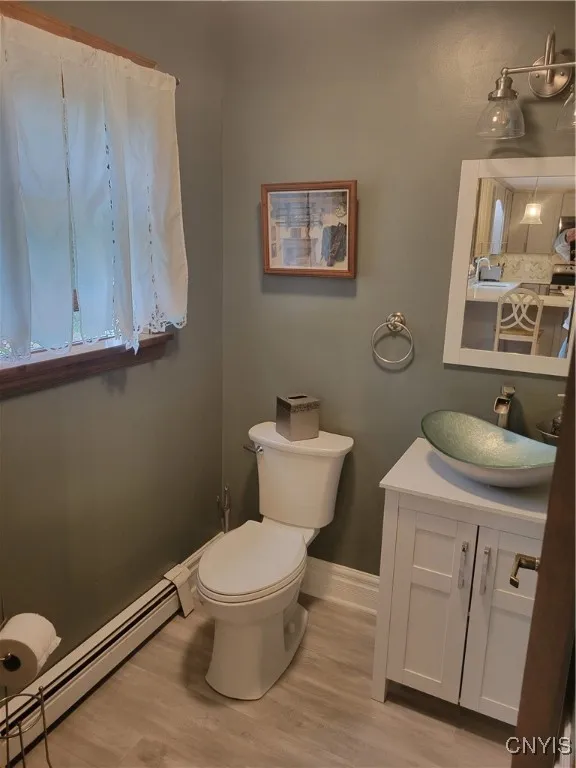 1st floor 1/2 bath
