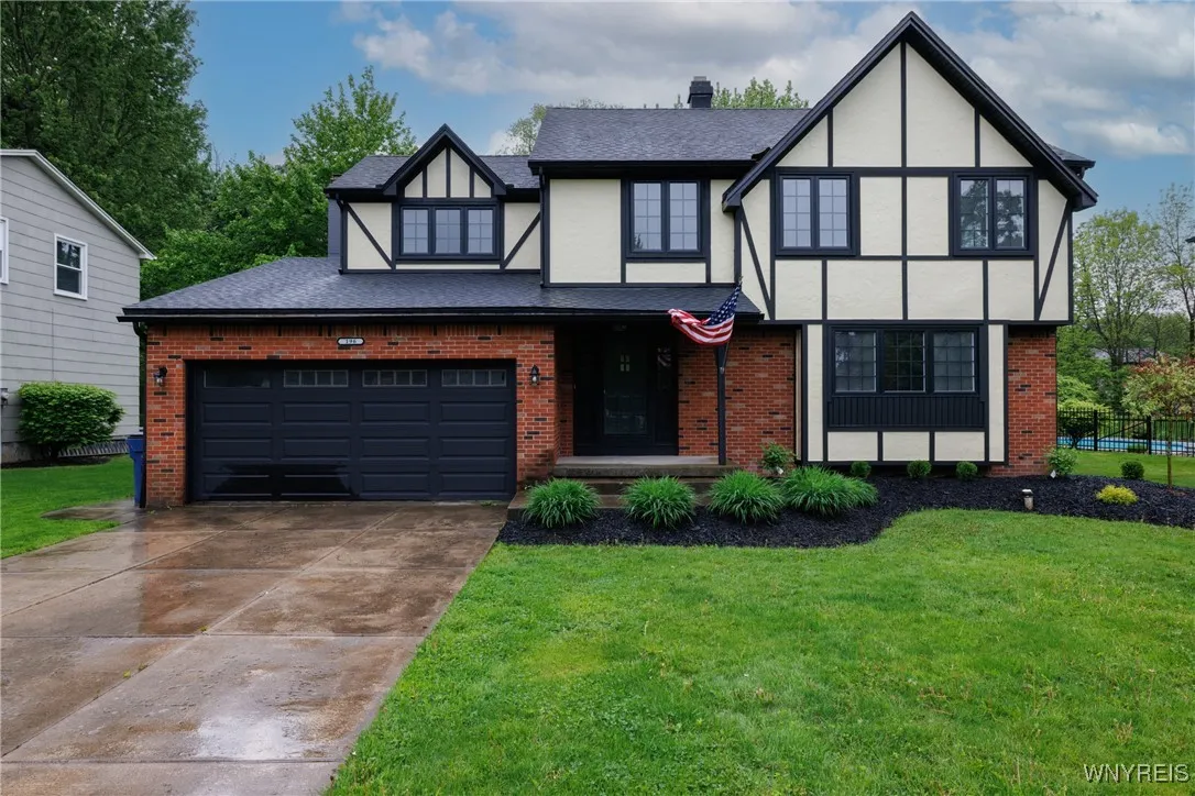 196 Montbleu Drive, Amherst, New York 14068, Amherst, New York 14068, 4 Bedrooms Bedrooms, 10 Rooms Rooms,2 BathroomsBathrooms,Residential,Closed,196 Montbleu Drive, Amherst, New York 14068,B1606022