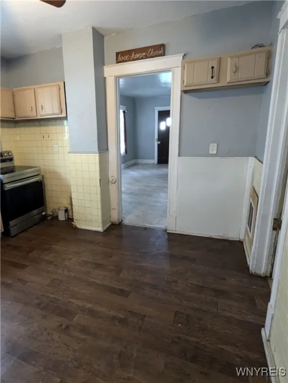 1706 Niagara Street, Niagara Falls, New York 14303, Niagara Falls, New York 14303, 5 Bedrooms Bedrooms, 8 Rooms Rooms,1 BathroomBathrooms,Residential,For Sale,1706 Niagara Street, Niagara Falls, New York 14303,0,B1606422